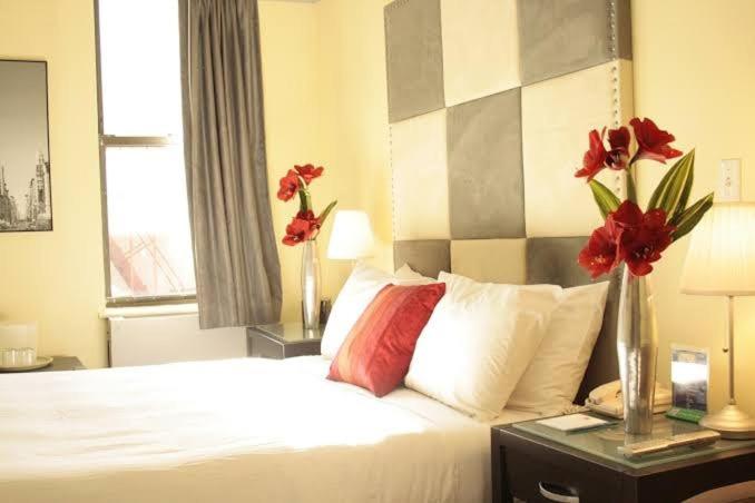 Deluxe Queen Suite interior
